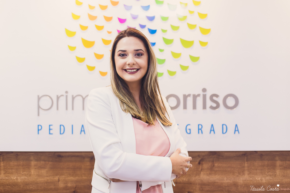 fotos para atualização de site, nutricionista em vitória es, nutricionista da área infantil em vitória es, fotos profissionais para instagram, fotos de trabalho para postar no instagram, poses para fotos de site, Clínica Primeiro Sorriso Vitória ES