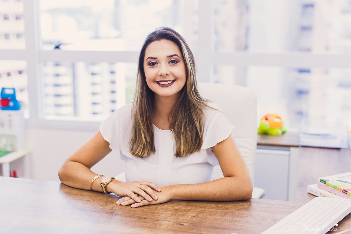 fotos para atualização de site, nutricionista em vitória es, nutricionista da área infantil em vitória es, fotos profissionais para instagram, fotos de trabalho para postar no instagram, poses para fotos de site, Helena Ewald Nutrição Infantil, Clínica 