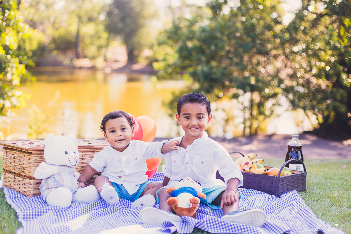 fotos de irmãos, feitas na Ilha do Frade, melhor local para fazer fotos externas em Vitória ES, melhor praia para fazer ensaio de família em Vitória ES, praias do Espírito Santo, lugares bonitos para conhecer em Vitória ES, tássila costa fotografia infant