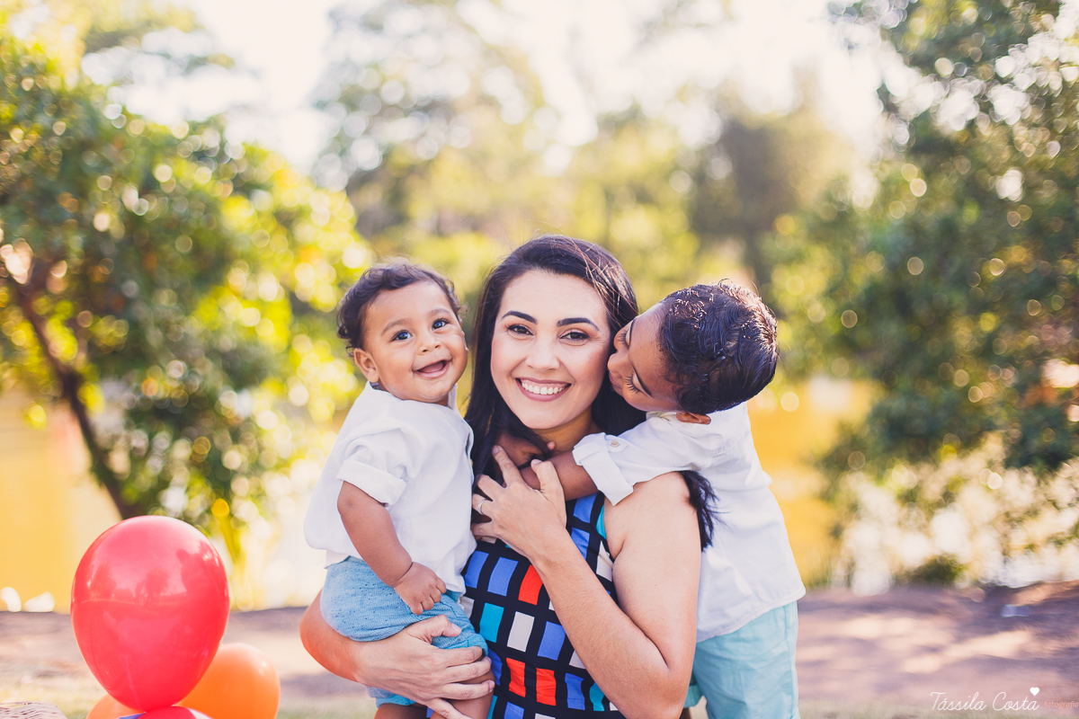 fotos de irmãos, feitas na Ilha do Frade, melhor local para fazer fotos externas em Vitória ES, melhor praia para fazer ensaio de família em Vitória ES, praias do Espírito Santo, lugares bonitos para conhecer em Vitória ES, tássila costa fotografia infant