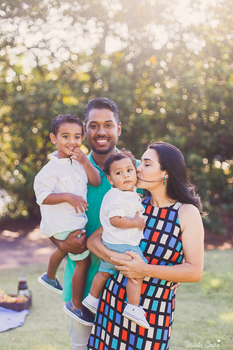 fotos de irmãos, feitas na Ilha do Frade, melhor local para fazer fotos externas em Vitória ES, melhor praia para fazer ensaio de família em Vitória ES, praias do Espírito Santo, lugares bonitos para conhecer em Vitória ES, tássila costa fotografia infant