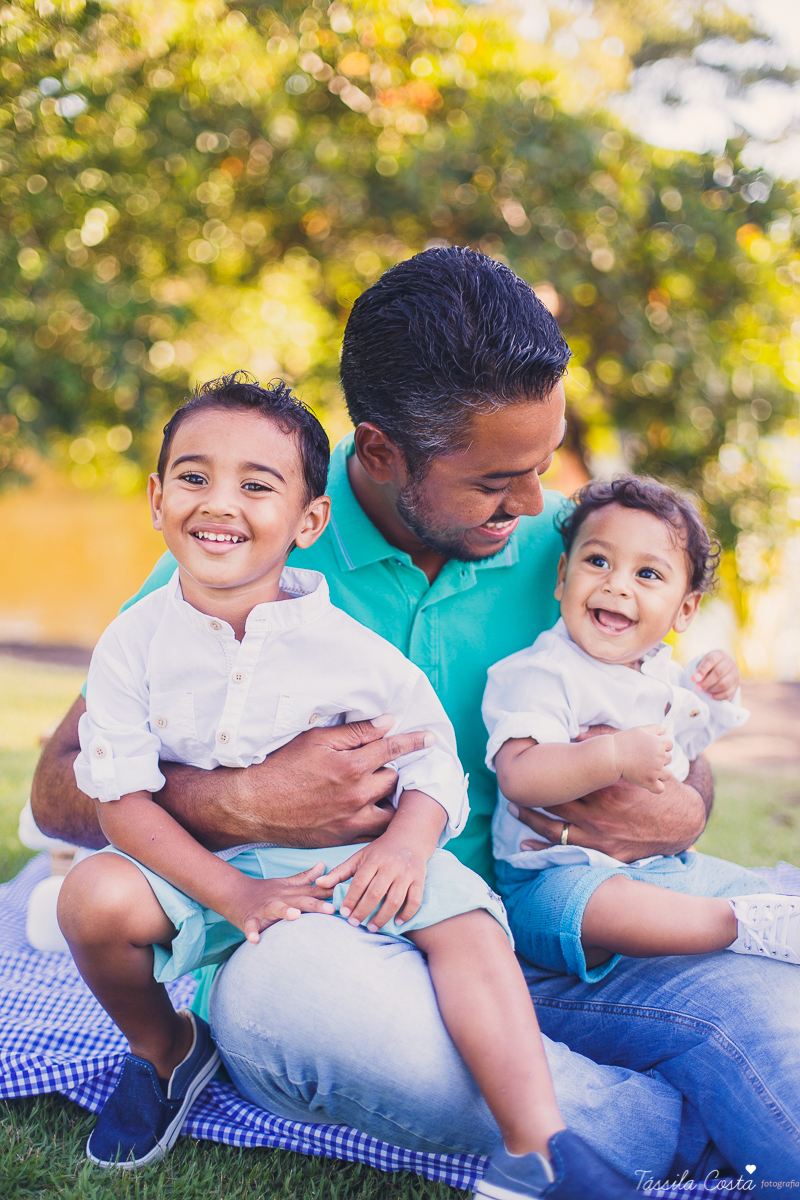 fotos de irmãos, feitas na Ilha do Frade, melhor local para fazer fotos externas em Vitória ES, melhor praia para fazer ensaio de família em Vitória ES, praias do Espírito Santo, lugares bonitos para conhecer em Vitória ES, tássila costa fotografia infant