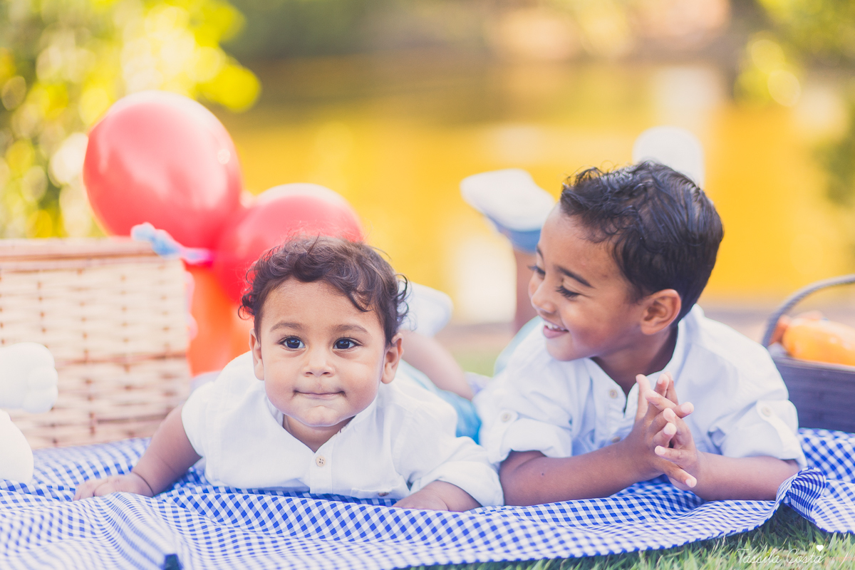 fotos de irmãos, feitas na Ilha do Frade, melhor local para fazer fotos externas em Vitória ES, melhor praia para fazer ensaio de família em Vitória ES, praias do Espírito Santo, lugares bonitos para conhecer em Vitória ES, tássila costa fotografia infant