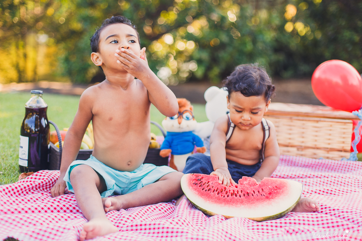 fotos de irmãos, feitas na Ilha do Frade, melhor local para fazer fotos externas em Vitória ES, melhor praia para fazer ensaio de família em Vitória ES, praias do Espírito Santo, lugares bonitos para conhecer em Vitória ES, tássila costa fotografia infant