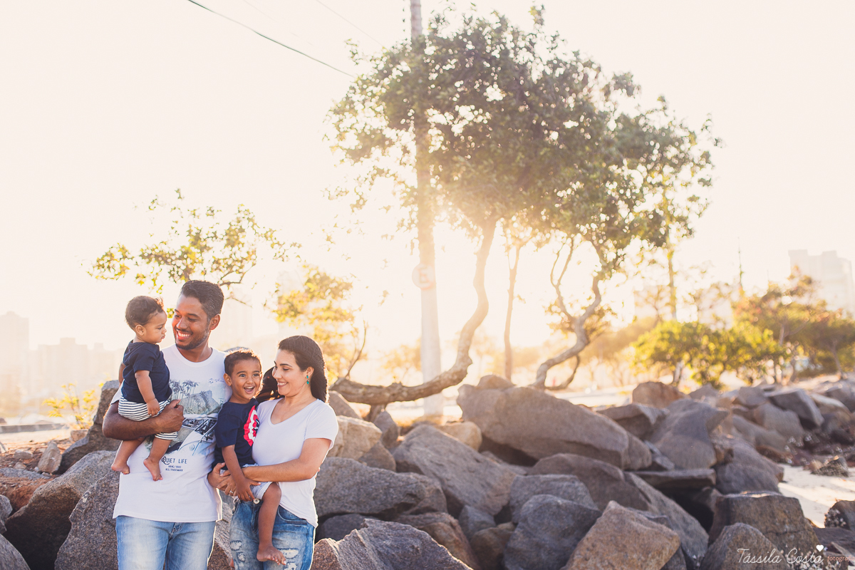 fotos de irmãos, feitas na Ilha do Frade, melhor local para fazer fotos externas em Vitória ES, melhor praia para fazer ensaio de família em Vitória ES, praias do Espírito Santo, lugares bonitos para conhecer em Vitória ES, tássila costa fotografia infant