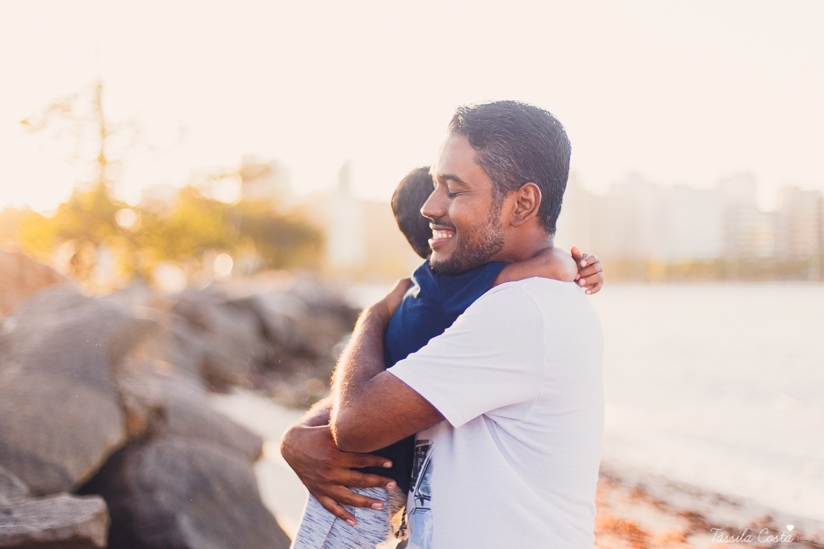 fotos de irmãos, feitas na Ilha do Frade, melhor local para fazer fotos externas em Vitória ES, melhor praia para fazer ensaio de família em Vitória ES, praias do Espírito Santo, lugares bonitos para conhecer em Vitória ES, tássila costa fotografia infant
