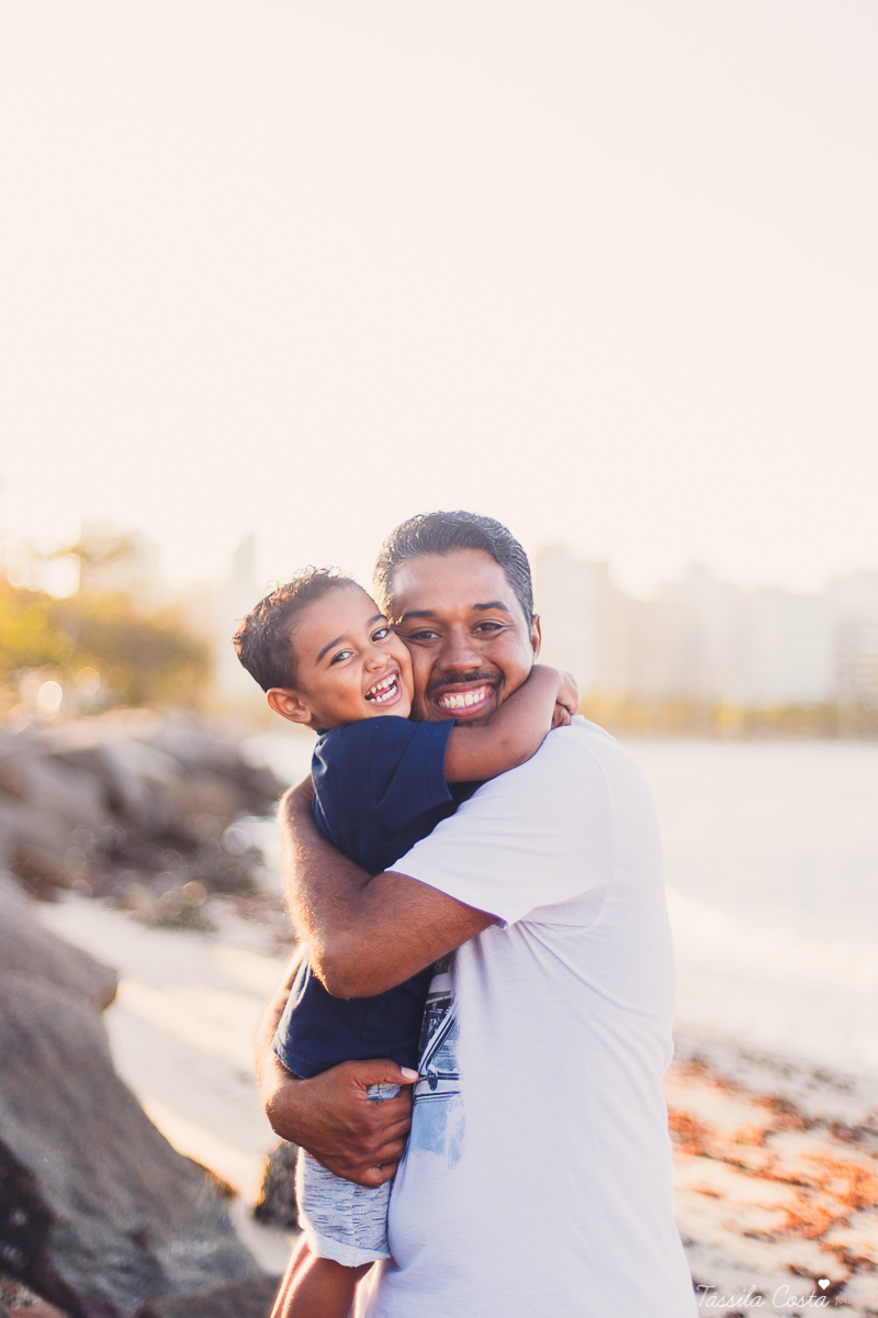 fotos de irmãos, feitas na Ilha do Frade, melhor local para fazer fotos externas em Vitória ES, melhor praia para fazer ensaio de família em Vitória ES, praias do Espírito Santo, lugares bonitos para conhecer em Vitória ES, tássila costa fotografia infant