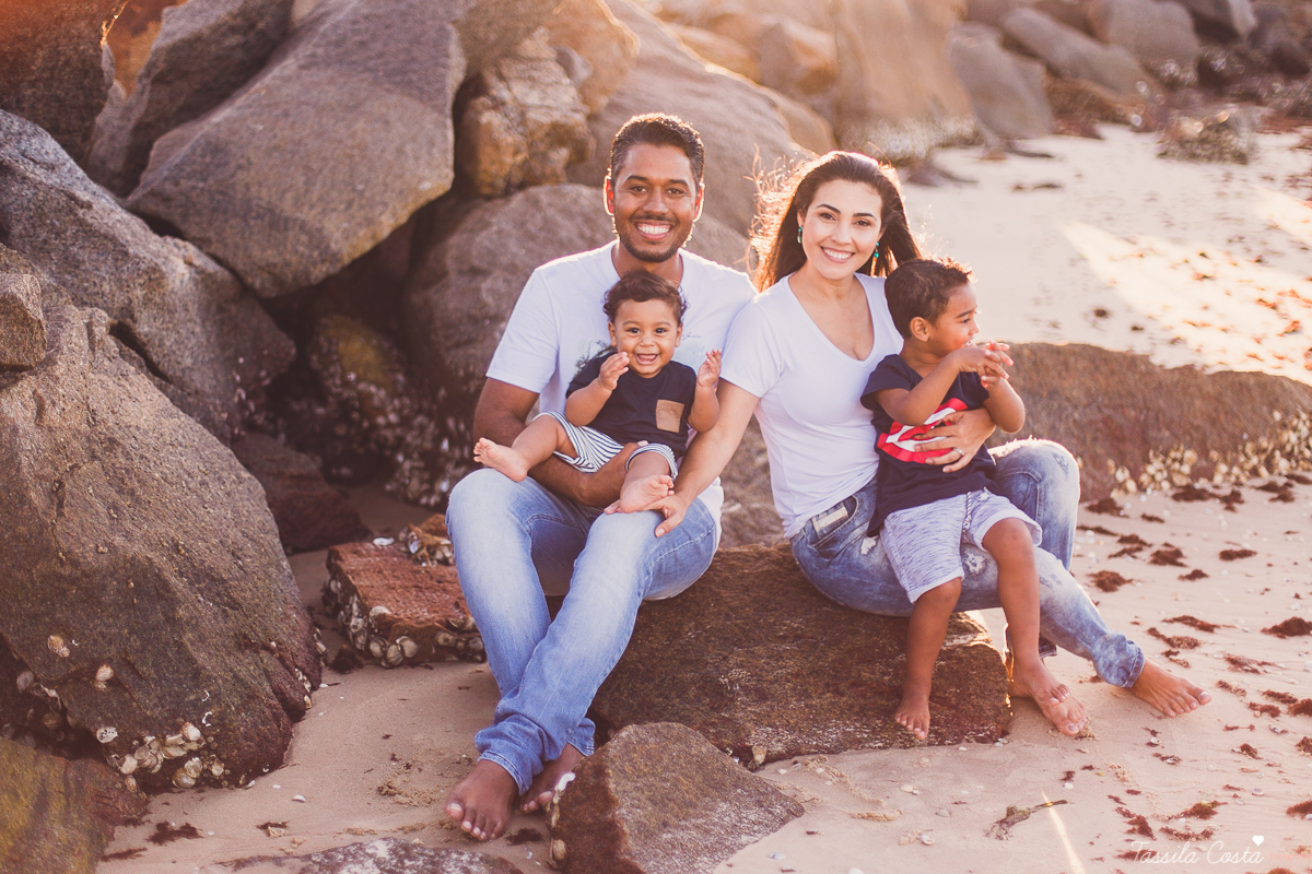 fotos de irmãos, feitas na Ilha do Frade, melhor local para fazer fotos externas em Vitória ES, melhor praia para fazer ensaio de família em Vitória ES, praias do Espírito Santo, lugares bonitos para conhecer em Vitória ES, tássila costa fotografia infant