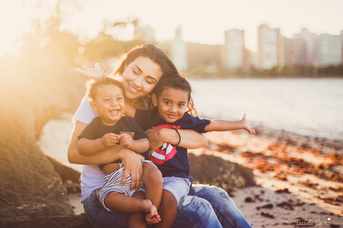fotos de irmãos, feitas na Ilha do Frade, melhor local para fazer fotos externas em Vitória ES, melhor praia para fazer ensaio de família em Vitória ES, praias do Espírito Santo, lugares bonitos para conhecer em Vitória ES, tássila costa fotografia infant