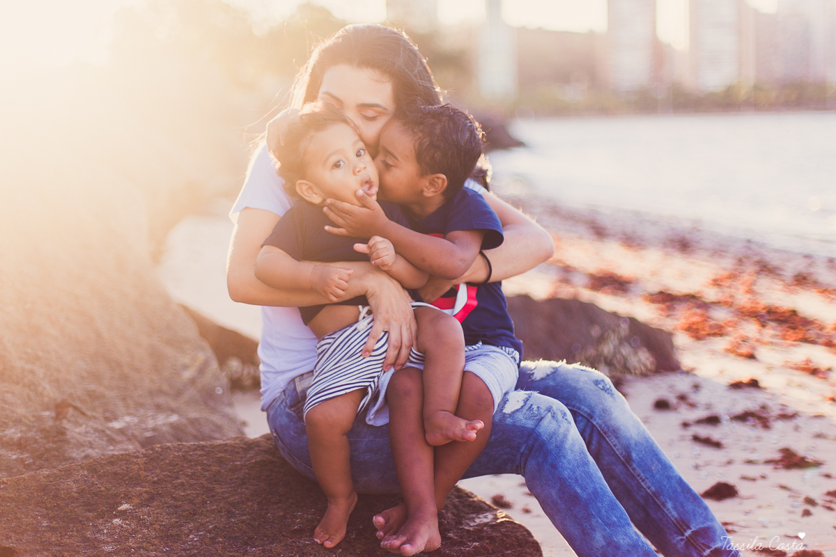 fotos de irmãos, feitas na Ilha do Frade, melhor local para fazer fotos externas em Vitória ES, melhor praia para fazer ensaio de família em Vitória ES, praias do Espírito Santo, lugares bonitos para conhecer em Vitória ES, tássila costa fotografia infant