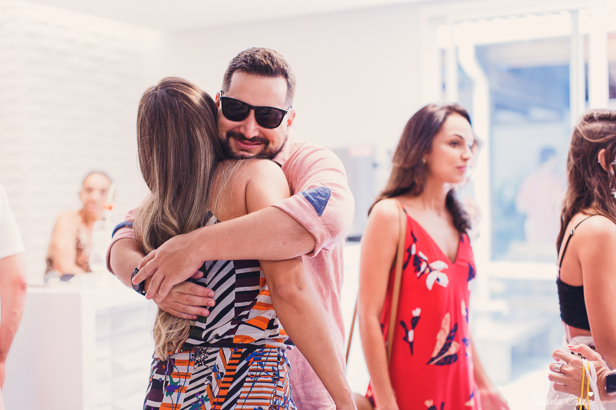 decoração para aniversário de 30 anos, festa linda para irmãs gêmeas, festa de 30 anos de gêmeas, bolo de Thais Gois, fotografia de Tássila Costa, fotógrafa em Vitória ES, fotografia de festa em vix ES, o que vestir no aniversário de 30 anos