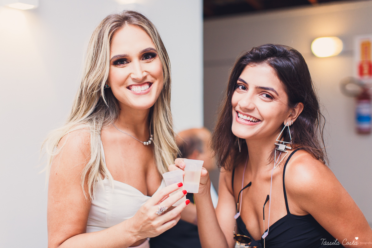 decoração para aniversário de 30 anos, festa linda para irmãs gêmeas, festa de 30 anos de gêmeas, bolo de Thais Gois, fotografia de Tássila Costa, fotógrafa em Vitória ES, fotografia de festa em vix ES, o que vestir no aniversário de 30 anos