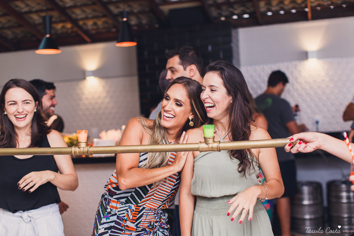 decoração para aniversário de 30 anos, festa linda para irmãs gêmeas, festa de 30 anos de gêmeas, bolo de Thais Gois, fotografia de Tássila Costa, fotógrafa em Vitória ES, fotografia de festa em vix ES, o que vestir no aniversário de 30 anos