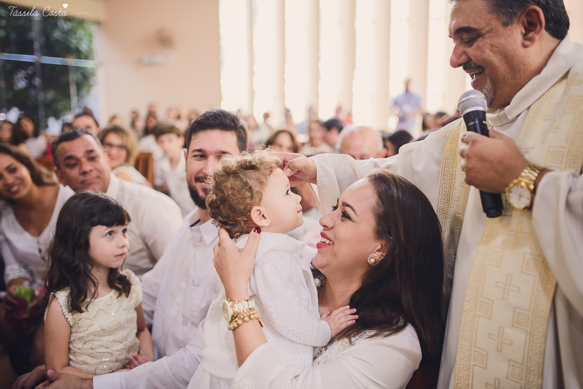 batizado em vitória es, na igreja são camilo, em camburi, fotos da família da valentina, batizado lindo e emocionante, fotos tássila costa, batizando domingo de manhã