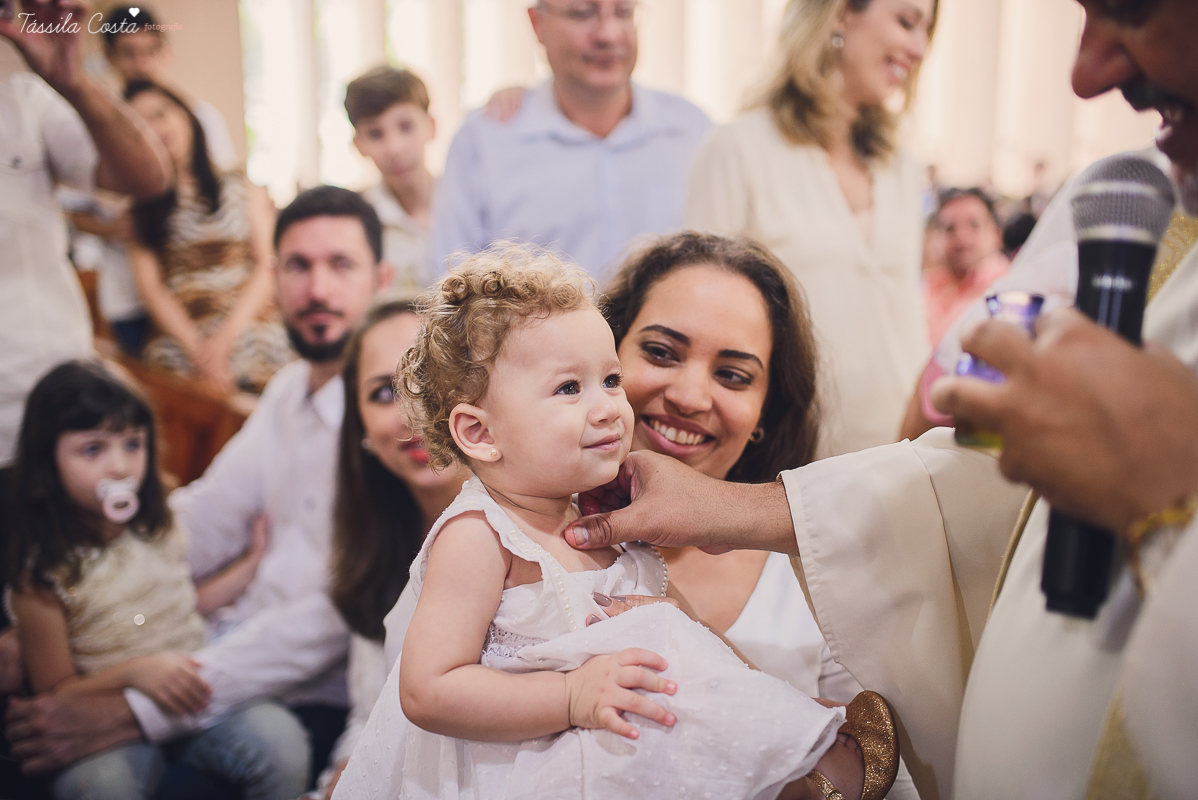 batizado em vitória es, na igreja são camilo, em camburi, fotos da família da valentina, batizado lindo e emocionante, fotos tássila costa, batizando domingo de manhã