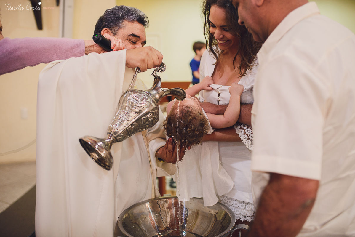 batizado em vitória es, na igreja são camilo, em camburi, fotos da família da valentina, batizado lindo e emocionante, fotos tássila costa, batizando domingo de manhã