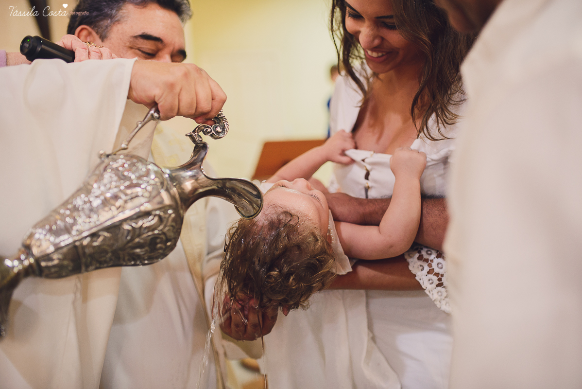 batizado em vitória es, na igreja são camilo, em camburi, fotos da família da valentina, batizado lindo e emocionante, fotos tássila costa, batizando domingo de manhã