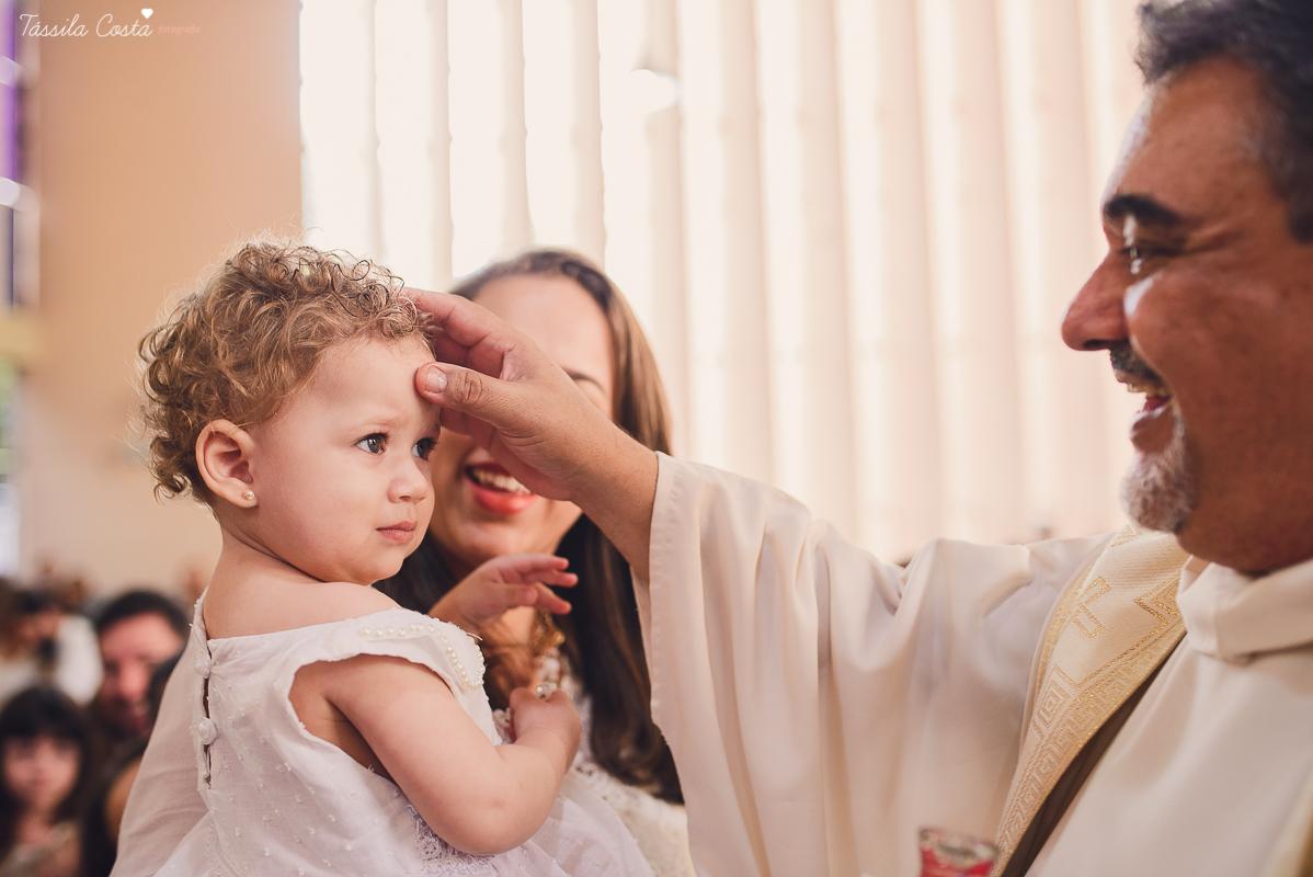 batizado em vitória es, na igreja são camilo, em camburi, fotos da família da valentina, batizado lindo e emocionante, fotos tássila costa, batizando domingo de manhã