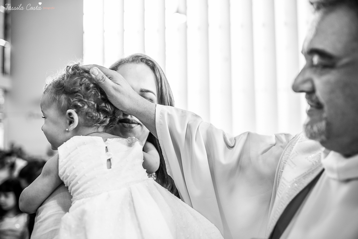 batizado em vitória es, na igreja são camilo, em camburi, fotos da família da valentina, batizado lindo e emocionante, fotos tássila costa, batizando domingo de manhã