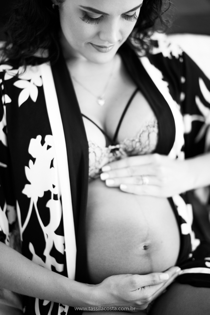 grávida linda, fotos de grávida na Praia da Costa, ensaio fotográfico feito em casa, lingeries lindas para ensaio fotográfico de gestante, poses para ensaio fotográfico feito em casa, fotos de grávida na Praia da Costa, Vila Velha - ES