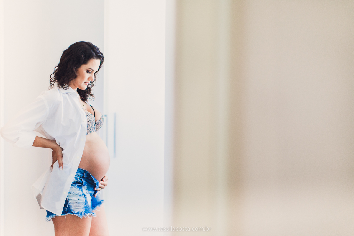 grávida linda, fotos de grávida na Praia da Costa, ensaio fotográfico feito em casa, lingeries lindas para ensaio fotográfico de gestante, poses para ensaio fotográfico feito em casa, fotos de grávida na Praia da Costa, Vila Velha - ES