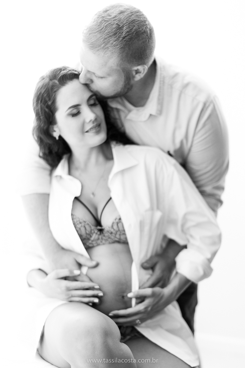 grávida linda, fotos de grávida na Praia da Costa, ensaio fotográfico feito em casa, lingeries lindas para ensaio fotográfico de gestante, poses para ensaio fotográfico feito em casa, fotos de grávida na Praia da Costa, Vila Velha - ES