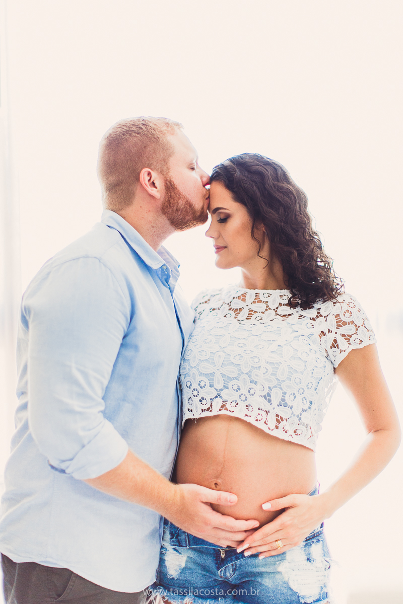 grávida linda, fotos de grávida na Praia da Costa, ensaio fotográfico feito em casa, lingeries lindas para ensaio fotográfico de gestante, poses para ensaio fotográfico feito em casa, fotos de grávida na Praia da Costa, Vila Velha - ES
