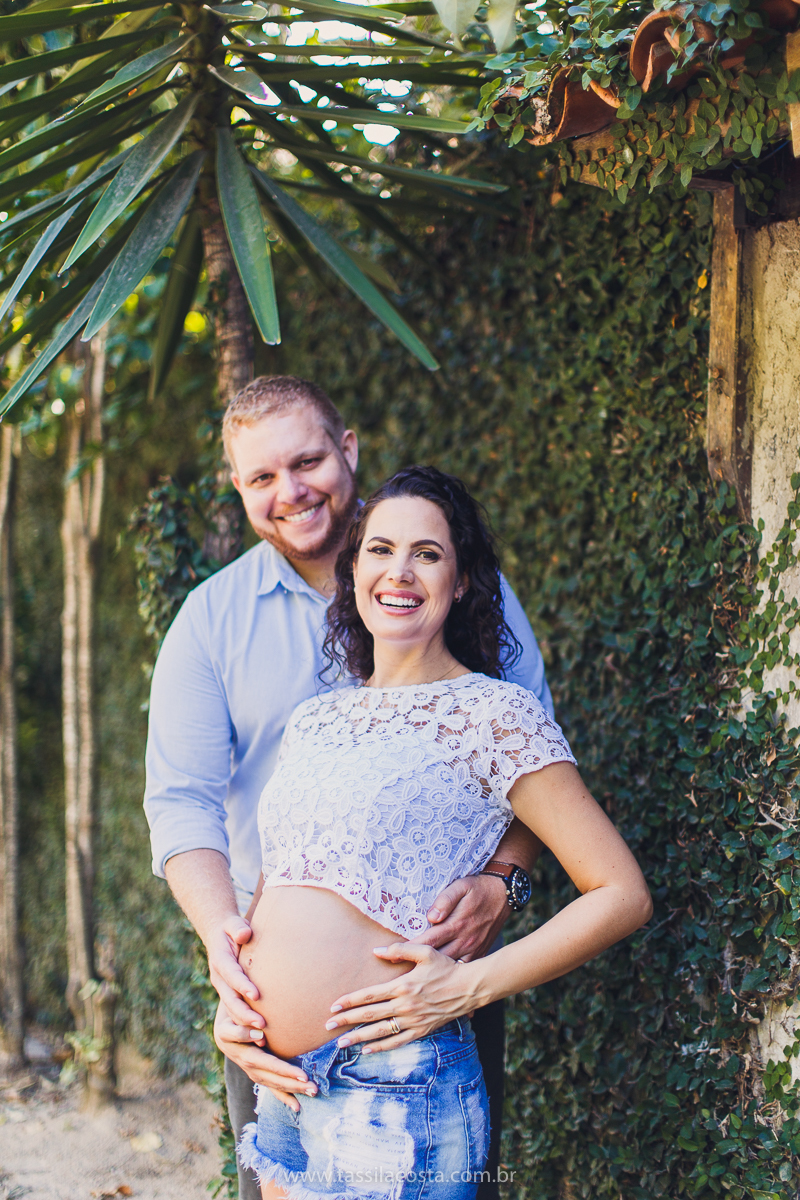 grávida linda, fotos de grávida na Praia da Costa, ensaio fotográfico feito em casa, lingeries lindas para ensaio fotográfico de gestante, poses para ensaio fotográfico feito em casa, fotos de grávida na Praia da Costa, Vila Velha - ES