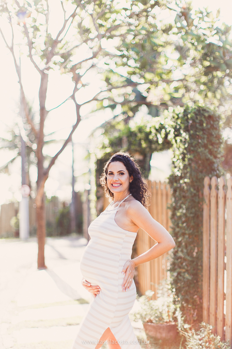 grávida linda, fotos de grávida na Praia da Costa, ensaio fotográfico feito em casa, lingeries lindas para ensaio fotográfico de gestante, poses para ensaio fotográfico feito em casa, fotos de grávida na Praia da Costa, Vila Velha - ES