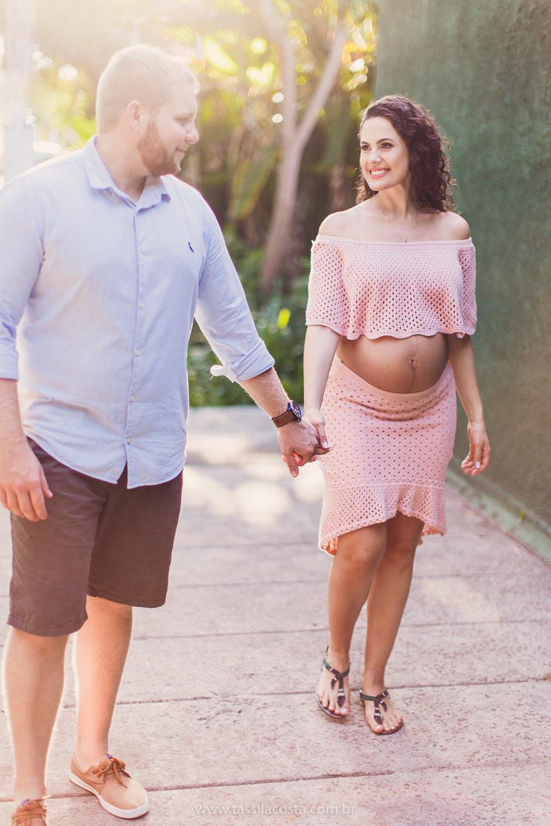 grávida linda, fotos de grávida na Praia da Costa, ensaio fotográfico feito em casa, lingeries lindas para ensaio fotográfico de gestante, poses para ensaio fotográfico feito em casa, fotos de grávida na Praia da Costa, Vila Velha - ES