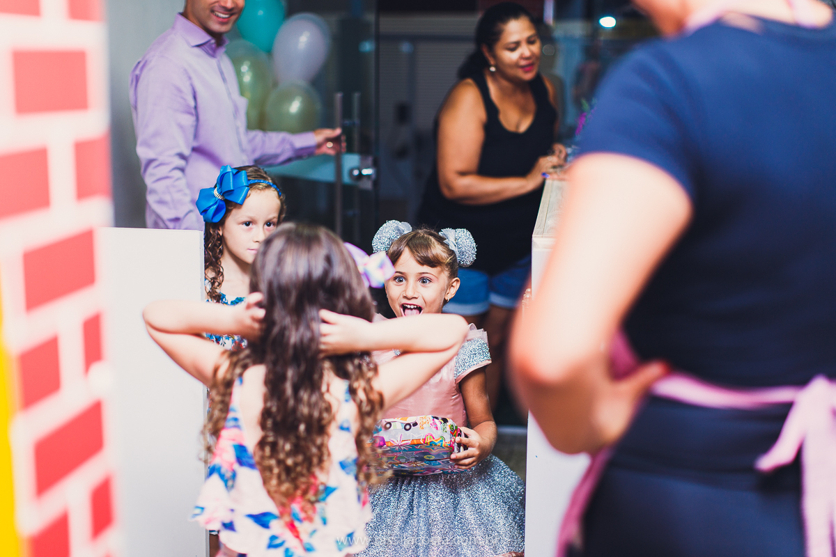 festa infantil em vitória, tássila costa fotografia, aniversári infantil em Vitória ES, festa de menina no tema LOL, festa linda de menina, roupa da boneca LOL, 5 anos da Maitê