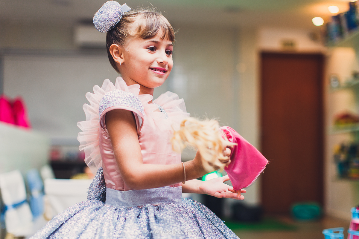 festa infantil em vitória, tássila costa fotografia, aniversári infantil em Vitória ES, festa de menina no tema LOL, festa linda de menina, roupa da boneca LOL, 5 anos da Maitê