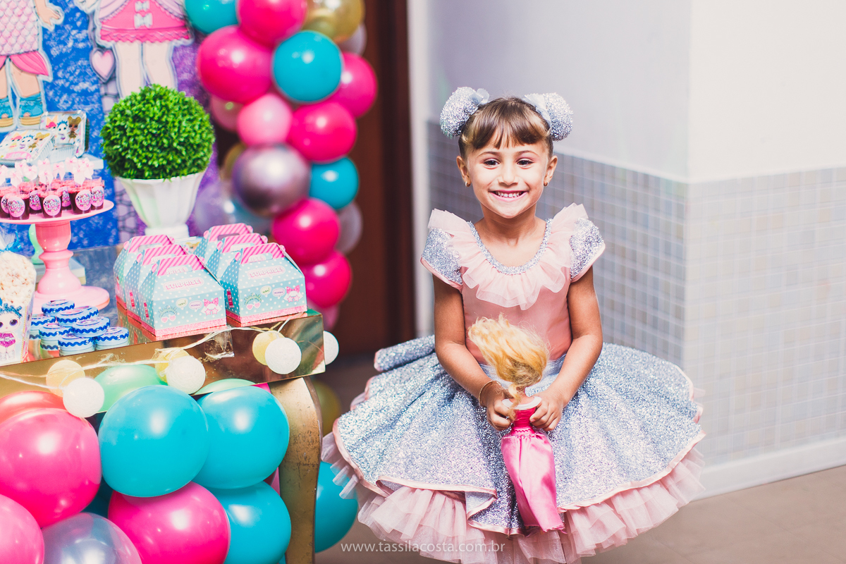 festa infantil em vitória, tássila costa fotografia, aniversári infantil em Vitória ES, festa de menina no tema LOL, festa linda de menina, roupa da boneca LOL, 5 anos da Maitê