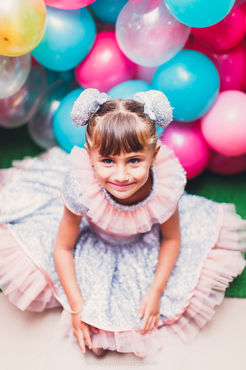 festa infantil em vitória, tássila costa fotografia, aniversári infantil em Vitória ES, festa de menina no tema LOL, festa linda de menina, roupa da boneca LOL, 5 anos da Maitê