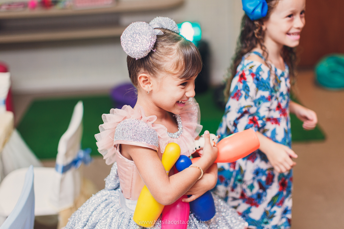 festa infantil em vitória, tássila costa fotografia, aniversári infantil em Vitória ES, festa de menina no tema LOL, festa linda de menina, roupa da boneca LOL, 5 anos da Maitê
