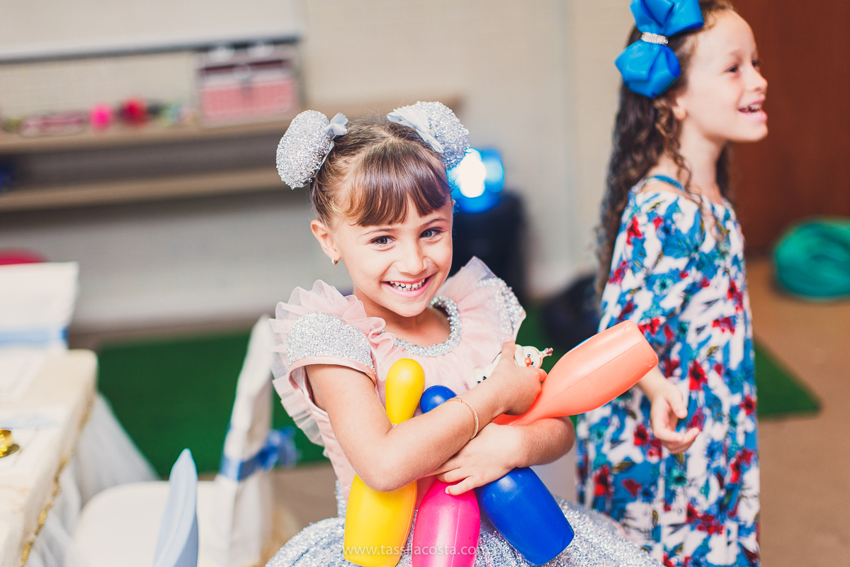 festa infantil em vitória, tássila costa fotografia, aniversári infantil em Vitória ES, festa de menina no tema LOL, festa linda de menina, roupa da boneca LOL, 5 anos da Maitê