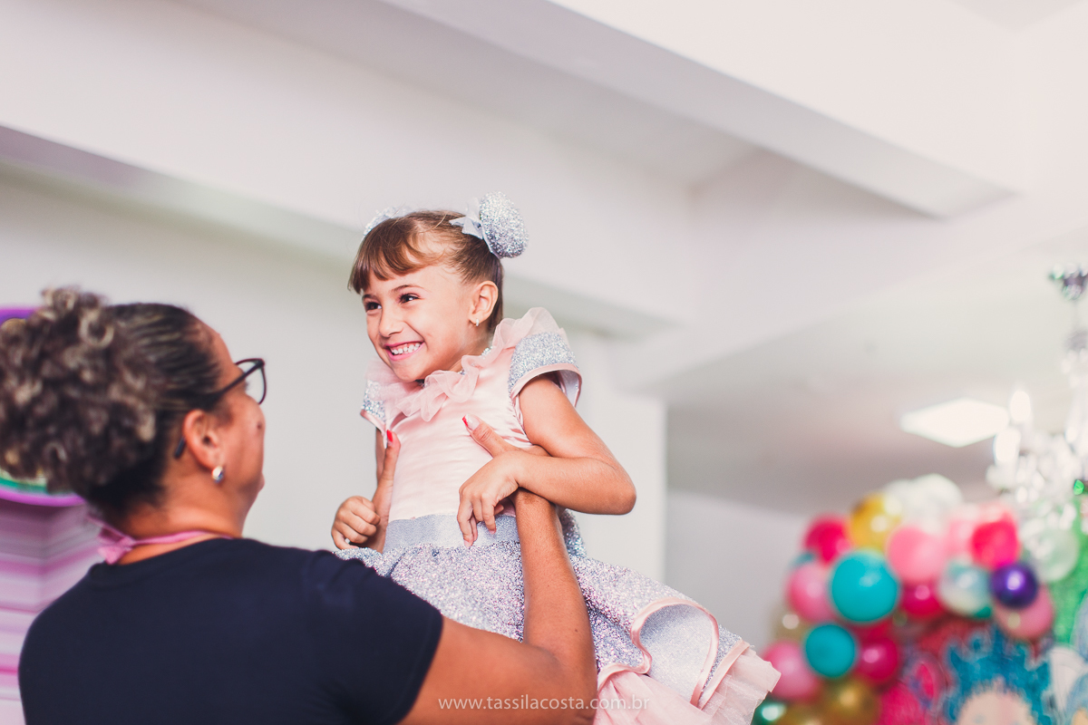 festa infantil em vitória, tássila costa fotografia, aniversári infantil em Vitória ES, festa de menina no tema LOL, festa linda de menina, roupa da boneca LOL, 5 anos da Maitê