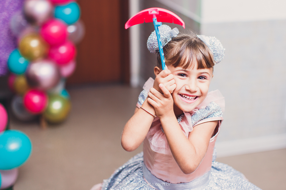 festa infantil em vitória, tássila costa fotografia, aniversári infantil em Vitória ES, festa de menina no tema LOL, festa linda de menina, roupa da boneca LOL, 5 anos da Maitê