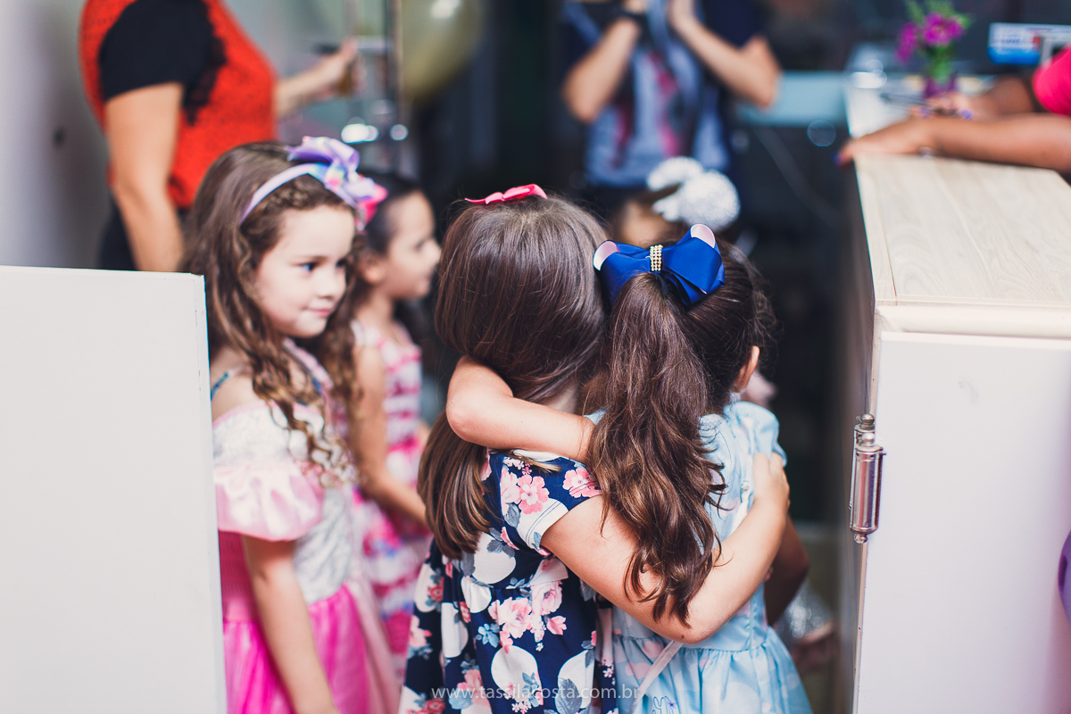 festa infantil em vitória, tássila costa fotografia, aniversári infantil em Vitória ES, festa de menina no tema LOL, festa linda de menina, roupa da boneca LOL, 5 anos da Maitê