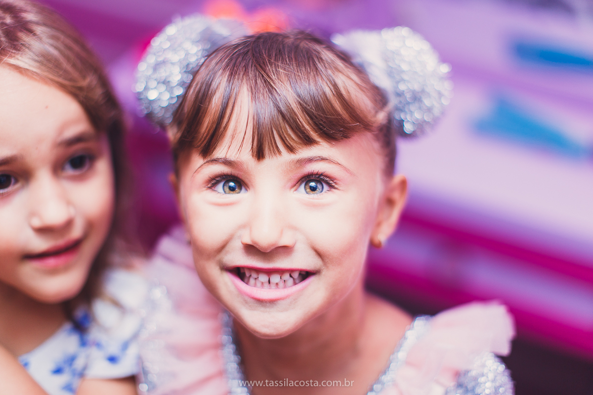 festa infantil em vitória, tássila costa fotografia, aniversári infantil em Vitória ES, festa de menina no tema LOL, festa linda de menina, roupa da boneca LOL, 5 anos da Maitê