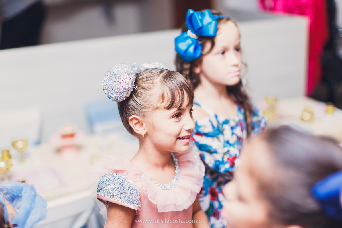 festa infantil em vitória, tássila costa fotografia, aniversári infantil em Vitória ES, festa de menina no tema LOL, festa linda de menina, roupa da boneca LOL, 5 anos da Maitê