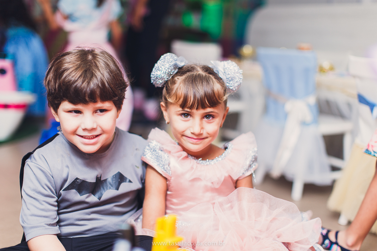 festa infantil em vitória, tássila costa fotografia, aniversári infantil em Vitória ES, festa de menina no tema LOL, festa linda de menina, roupa da boneca LOL, 5 anos da Maitê