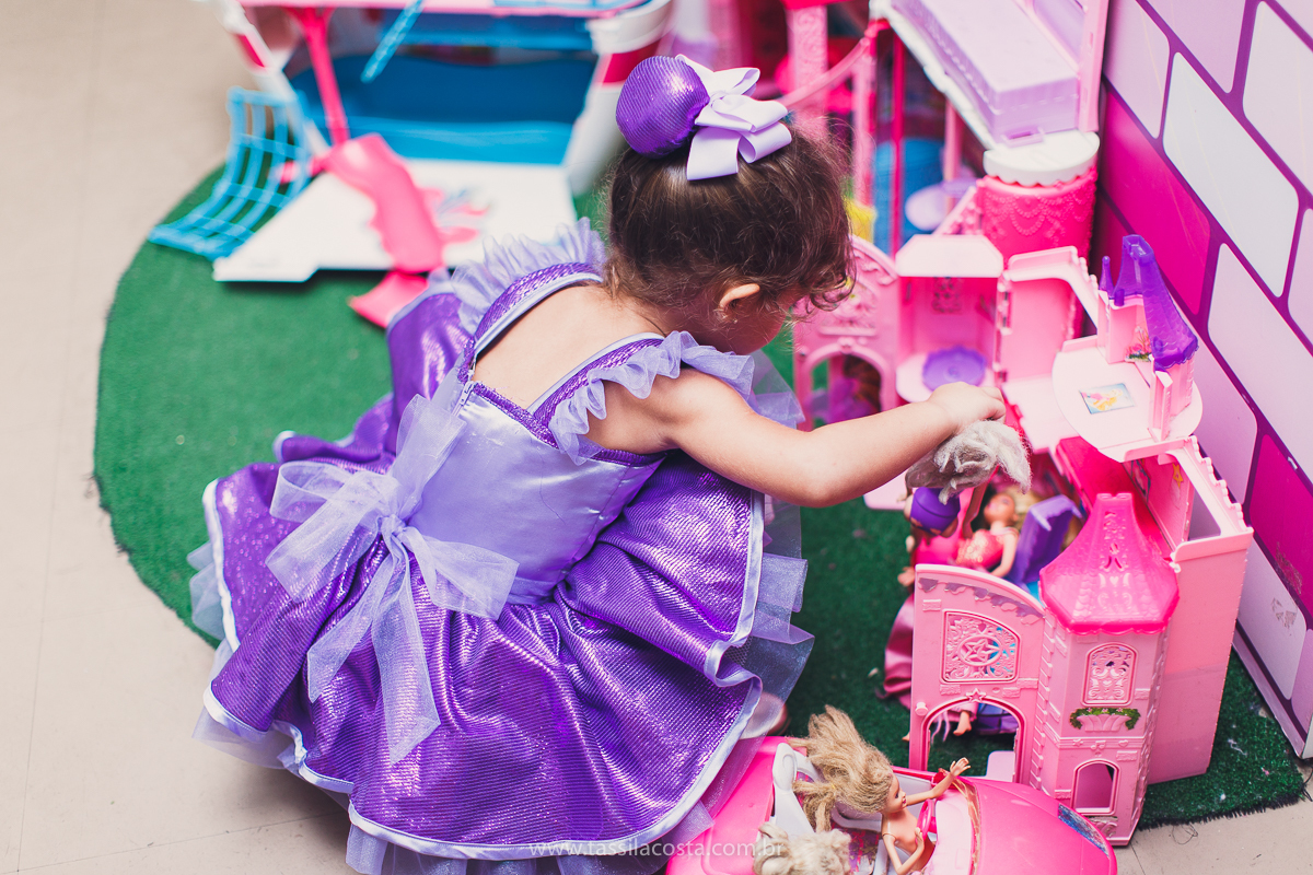 festa infantil em vitória, tássila costa fotografia, aniversári infantil em Vitória ES, festa de menina no tema LOL, festa linda de menina, roupa da boneca LOL, 5 anos da Maitê