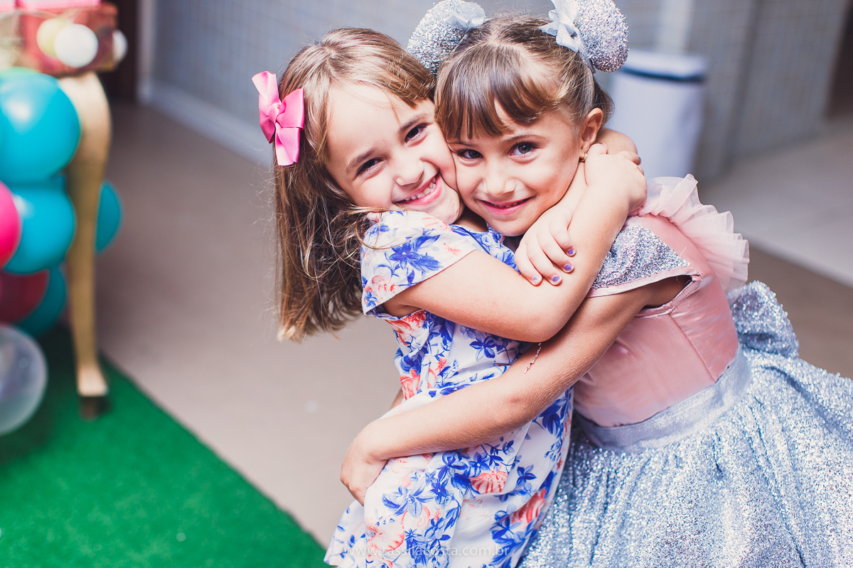 festa infantil em vitória, tássila costa fotografia, aniversári infantil em Vitória ES, festa de menina no tema LOL, festa linda de menina, roupa da boneca LOL, 5 anos da Maitê