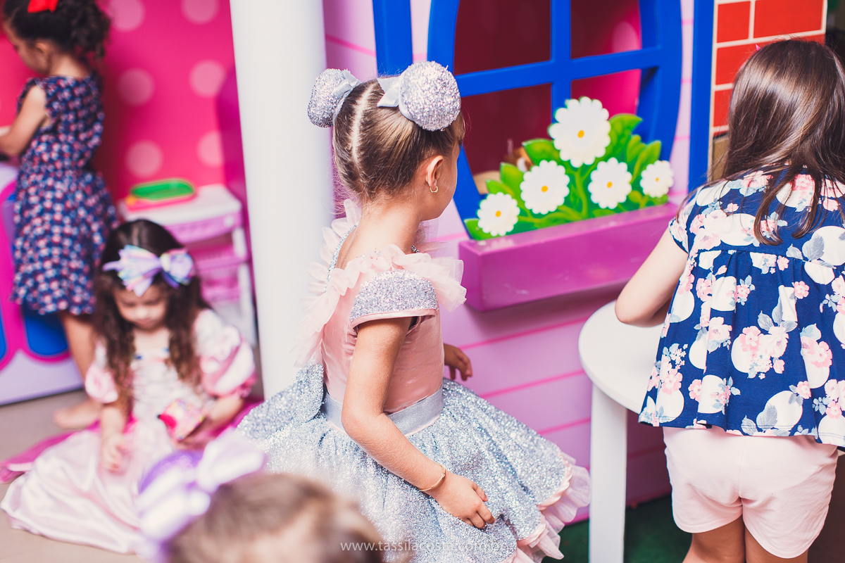 festa infantil em vitória, tássila costa fotografia, aniversári infantil em Vitória ES, festa de menina no tema LOL, festa linda de menina, roupa da boneca LOL, 5 anos da Maitê