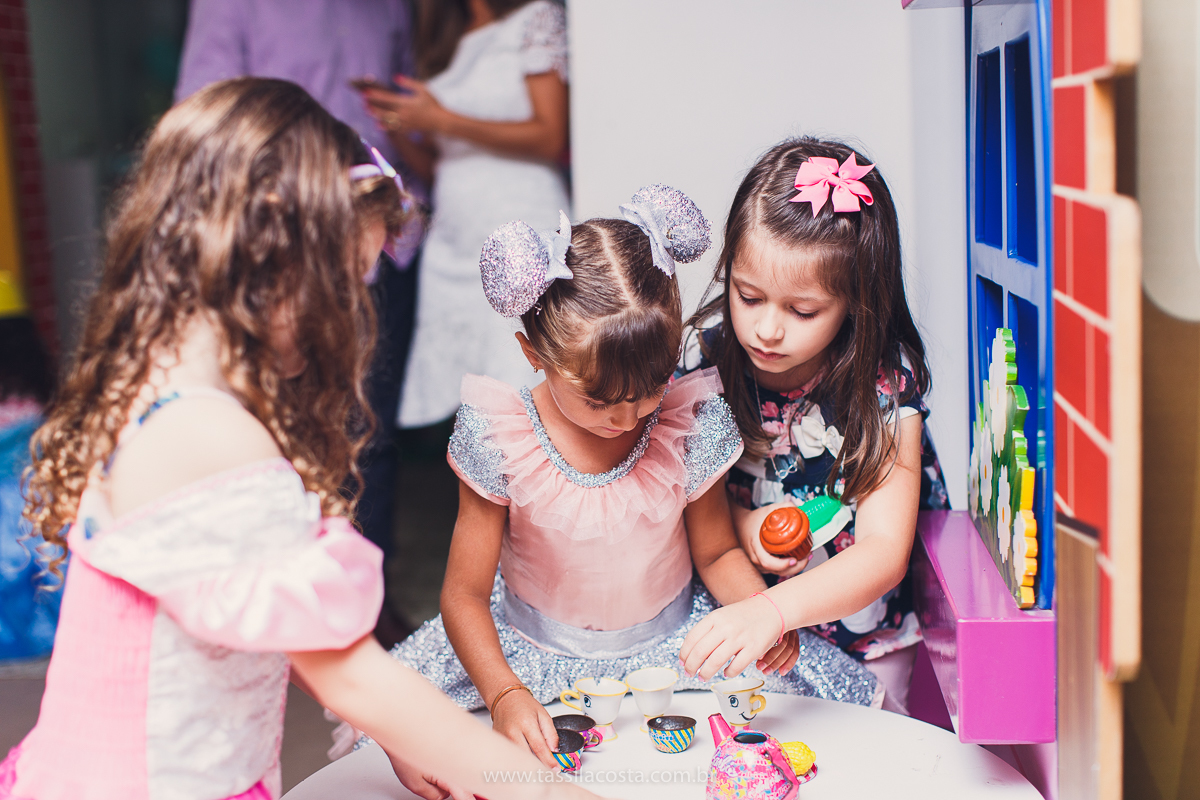 festa infantil em vitória, tássila costa fotografia, aniversári infantil em Vitória ES, festa de menina no tema LOL, festa linda de menina, roupa da boneca LOL, 5 anos da Maitê