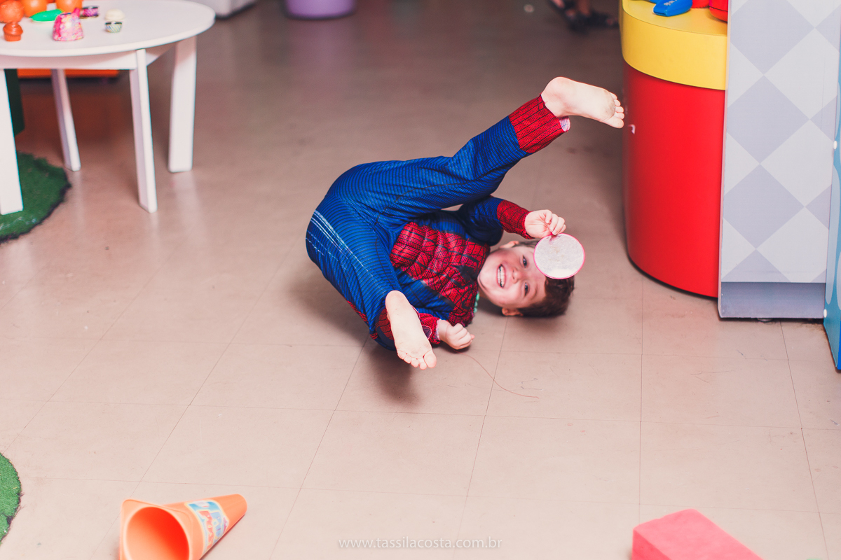 festa infantil em vitória, tássila costa fotografia, aniversári infantil em Vitória ES, festa de menina no tema LOL, festa linda de menina, roupa da boneca LOL, 5 anos da Maitê