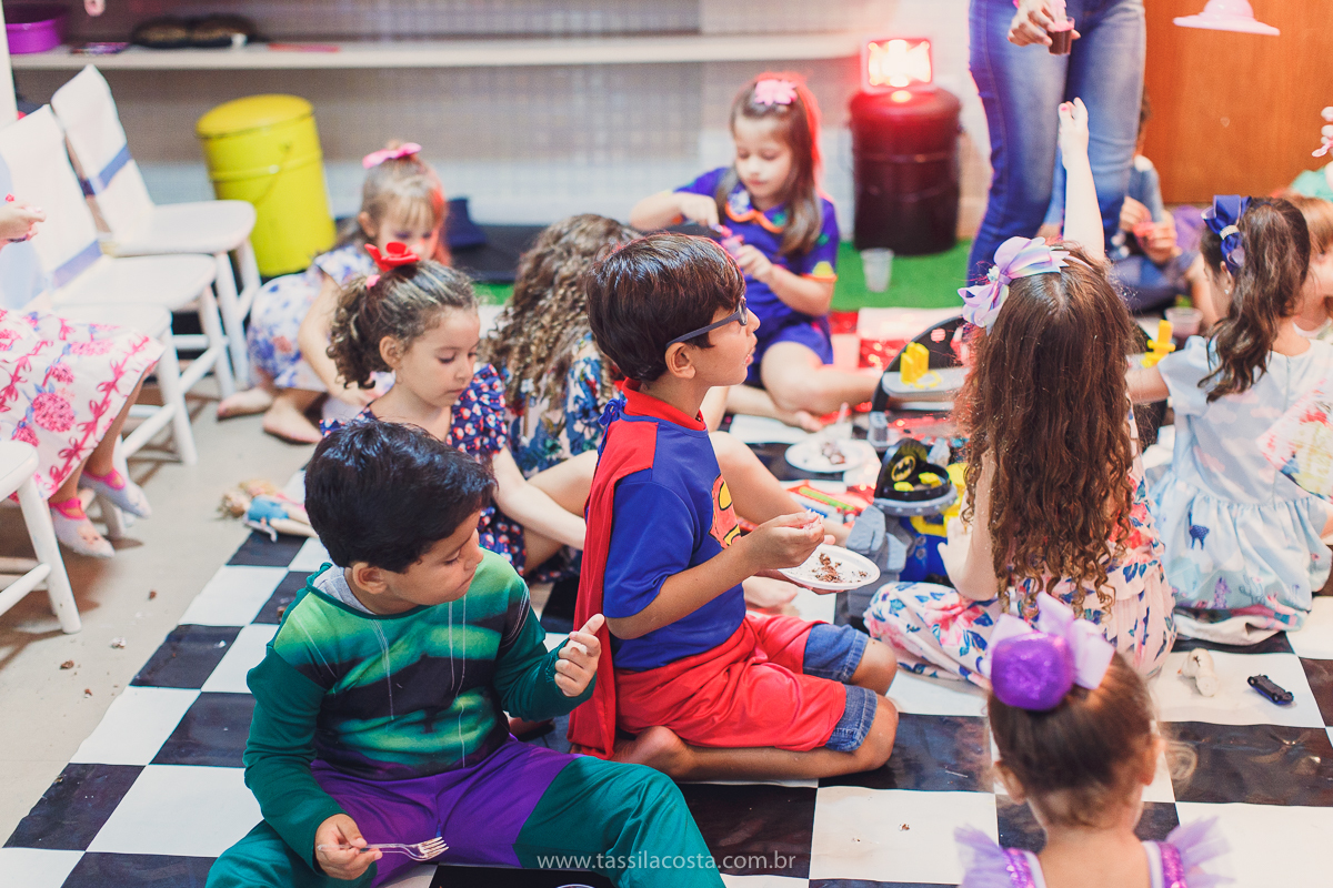 festa infantil em vitória, tássila costa fotografia, aniversári infantil em Vitória ES, festa de menina no tema LOL, festa linda de menina, roupa da boneca LOL, 5 anos da Maitê