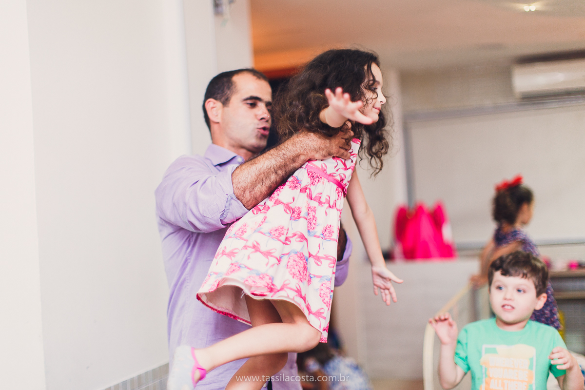 festa infantil em vitória, tássila costa fotografia, aniversári infantil em Vitória ES, festa de menina no tema LOL, festa linda de menina, roupa da boneca LOL, 5 anos da Maitê