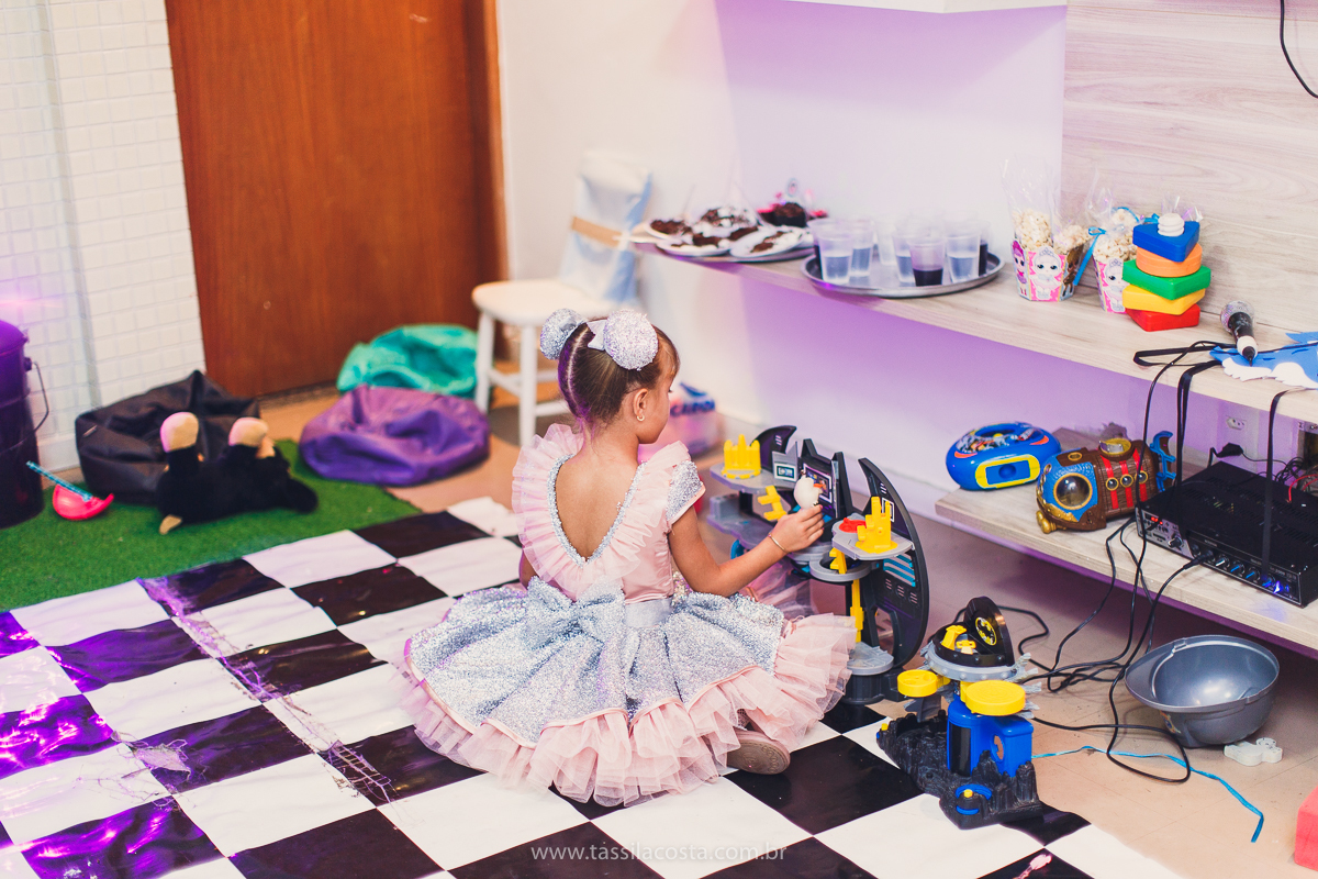 festa infantil em vitória, tássila costa fotografia, aniversári infantil em Vitória ES, festa de menina no tema LOL, festa linda de menina, roupa da boneca LOL, 5 anos da Maitê